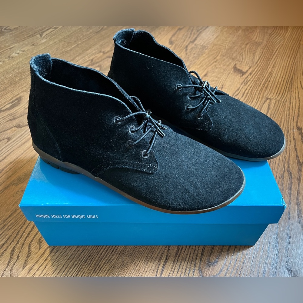 Fluevog Earth Angel Budapest black suede chukka boot M9/W11